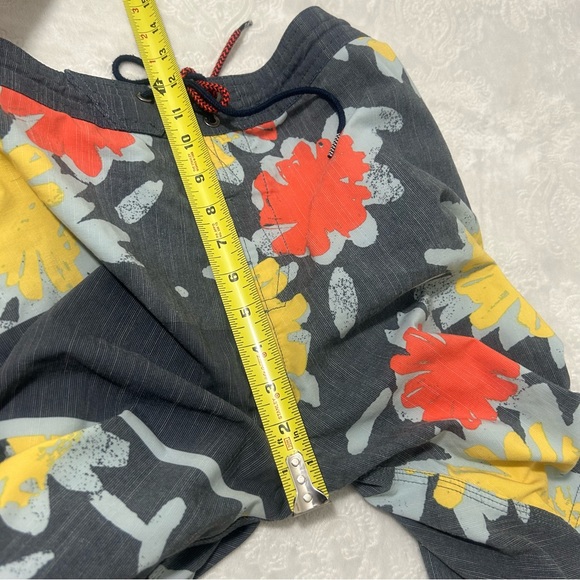 VOLCOM Stoneys Board Shorts Gray Floral Pockets Sz 34 - Picture 13 of 14